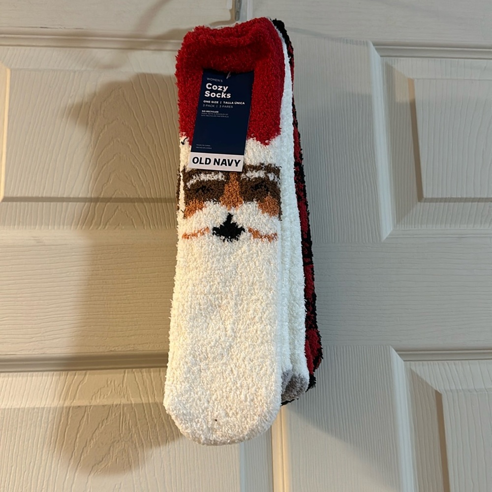 OLD NAVY CHRISTMAS COZY SOCK 3 PK: NEW WITH TAGS: ONE SIZE